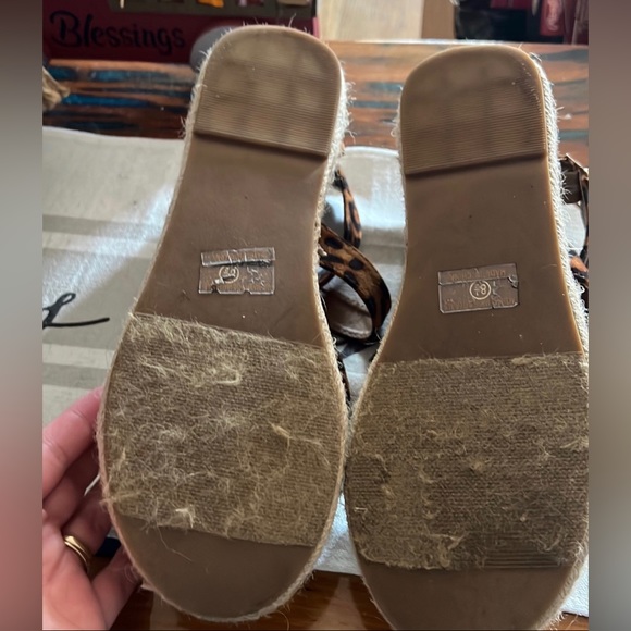 Queen George Sandals, animal print platform, size 8.5 - Picture 4 of 7